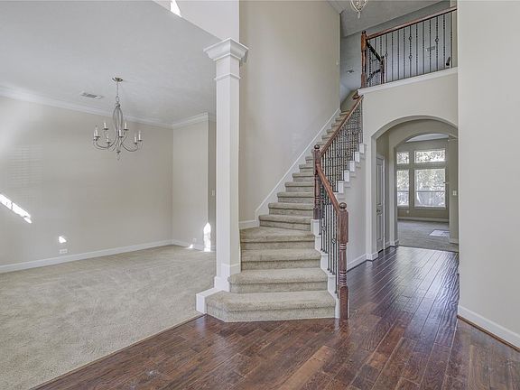 3rd image of 70 S Almondell Cir