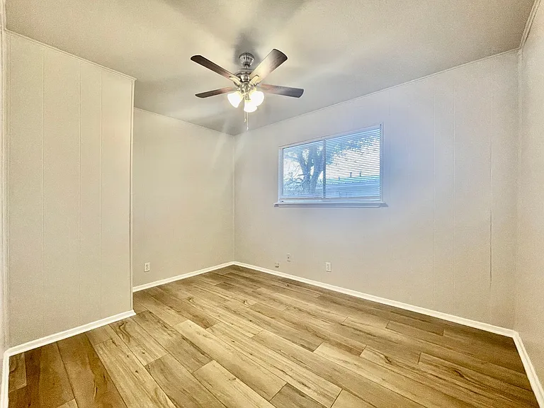 1114 Advance St — Photo 5