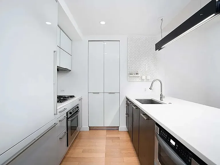 22 N 6th St #6F — Photo 3