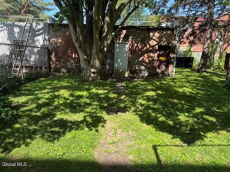 4th image of 233 2nd Street