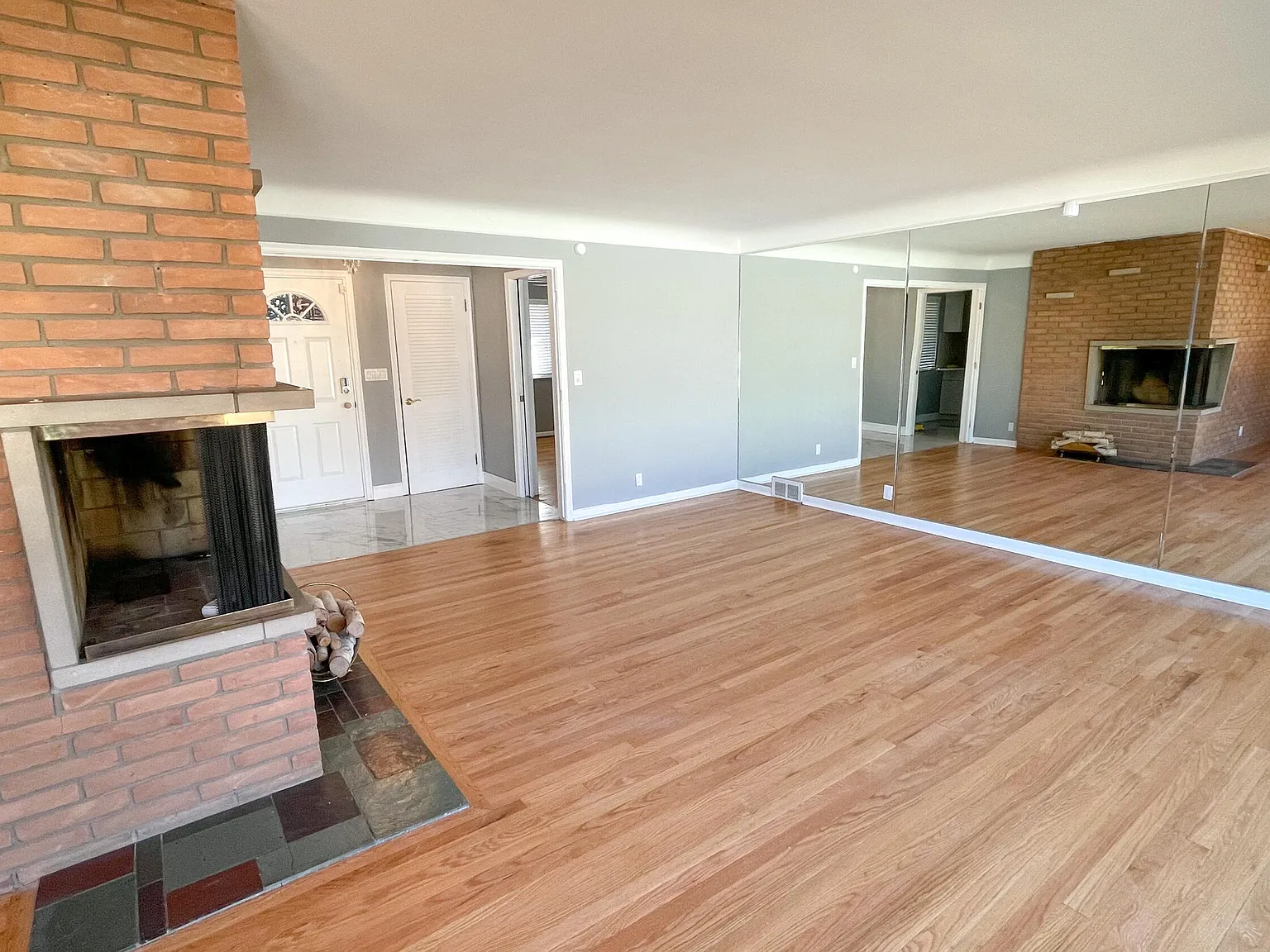 3 bed, 2.0 bath, 1674 sqft, $2,700 — Photo 2
