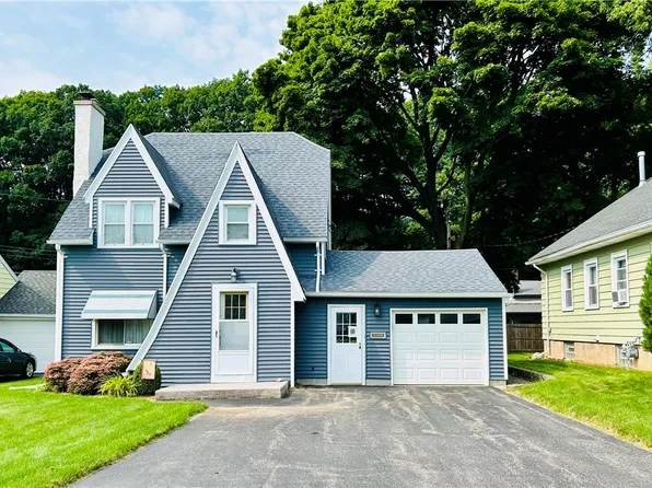88 Birchwood Dr, Rochester, NY 14622