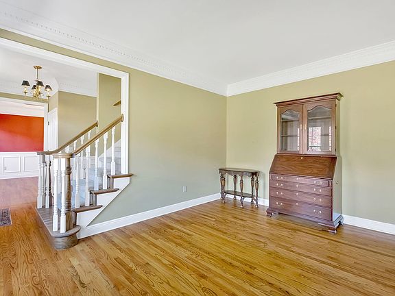 5th image of 2804 Berkshire Ln