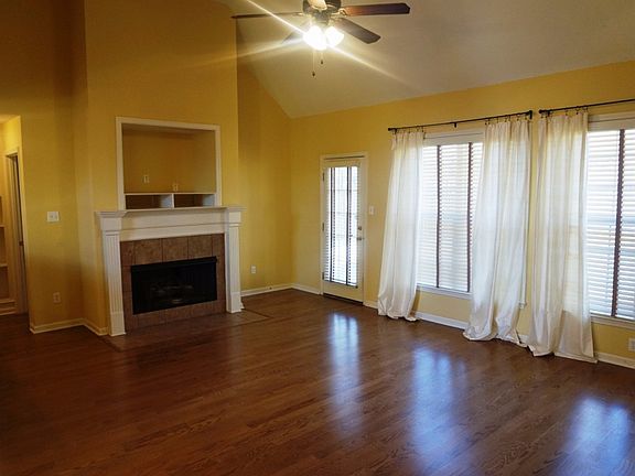 3rd image of 1659 W Newton Oak Cir