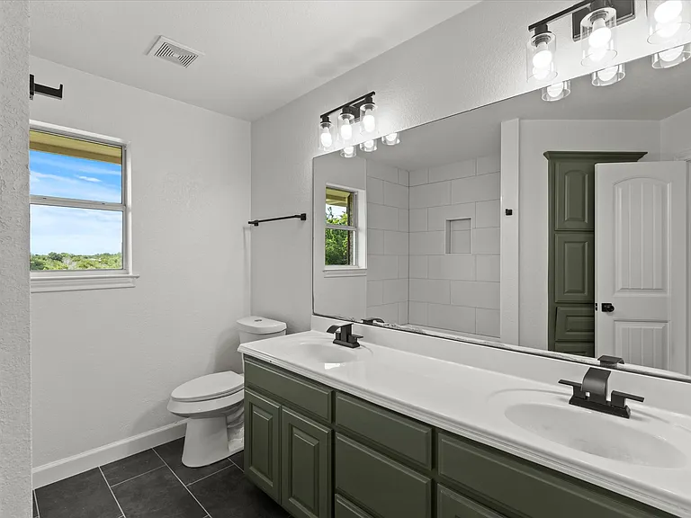 2517 Hayley Dr — Photo 5
