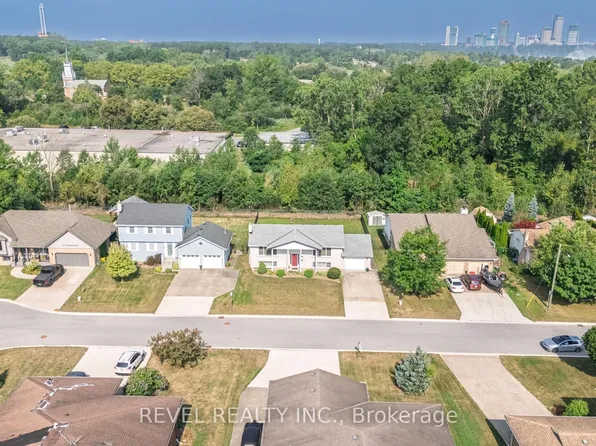 3641 Rapids View Dr, Niagara Falls, ON L2G 7M8