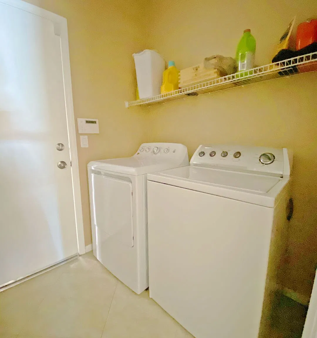 5 bed, 2389 sqft, $620 — Photo 4