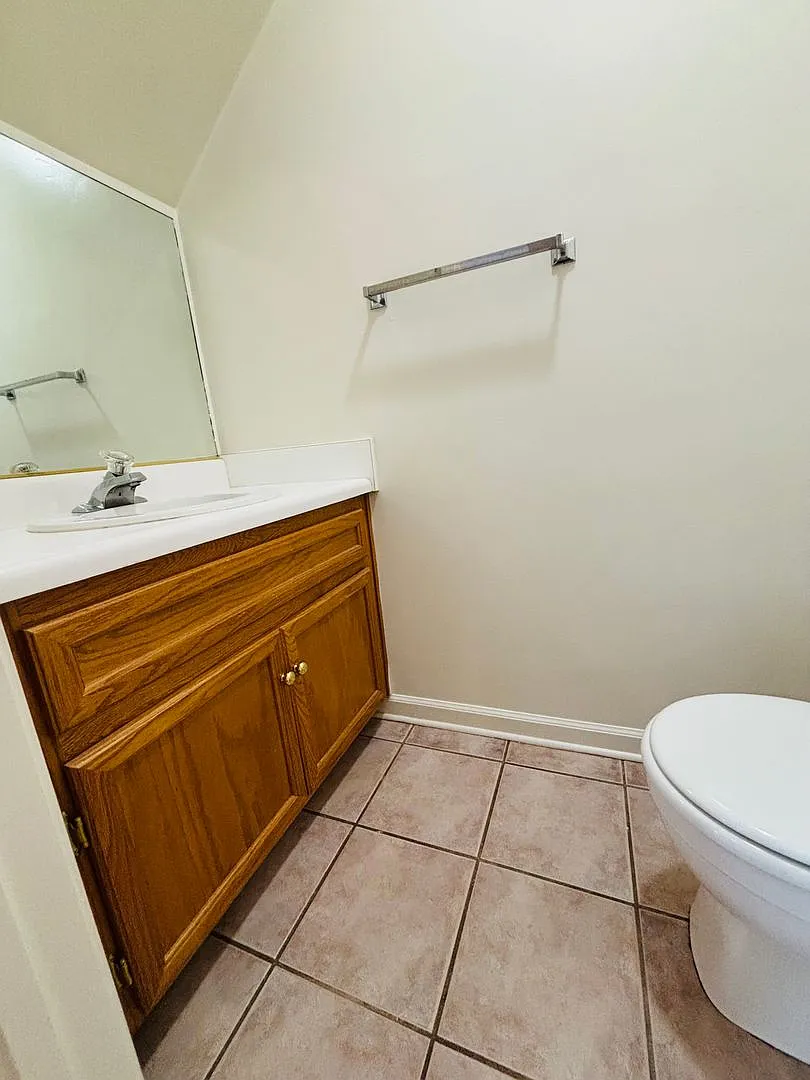 3 Bedroom, 1.5 Bath Townhouse — Photo 4