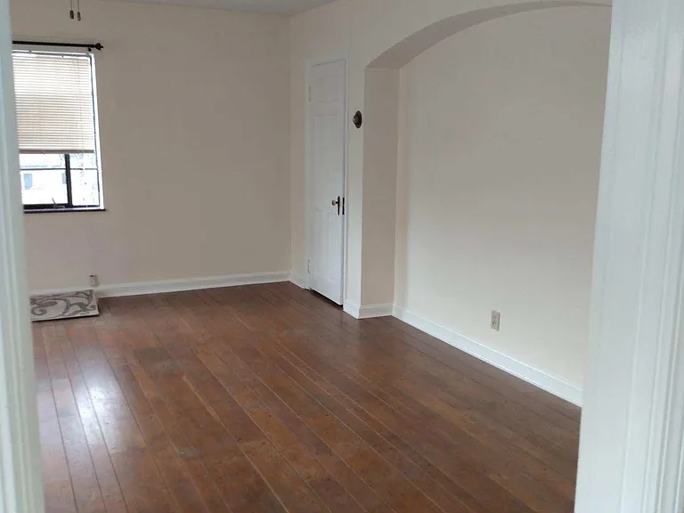 544 Elberon Ave #4 — Photo 2
