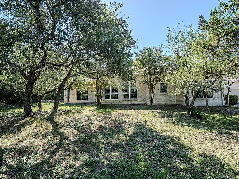 218 Hazeltine Dr — Photo 23
