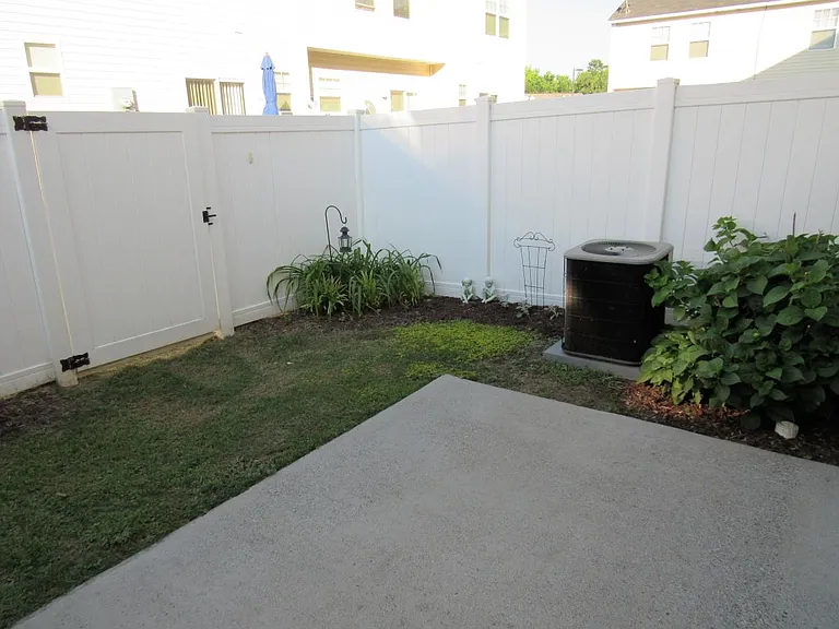 12668 Persimmon Tree Dr — Photo 20