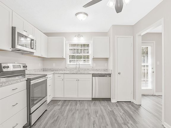 5th image of 2405 Hillboro Cir SW