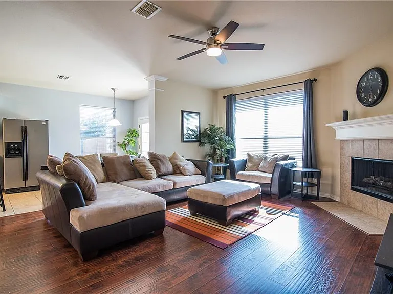 1412 Kittyhawk Dr — Photo 2