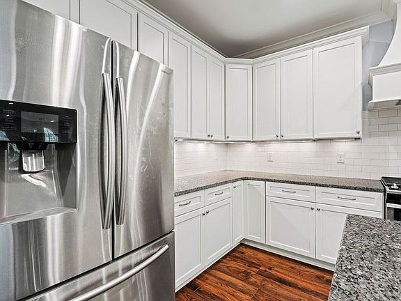 5th image of 921 Pembroke Pl