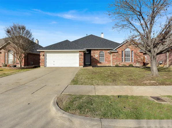 8929 Saranac Trl, Fort Worth, TX 76118