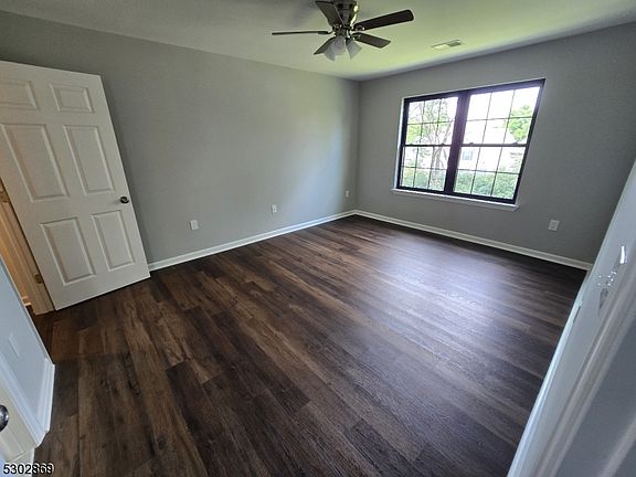 5th image of 30 Canterbury Ct #30
