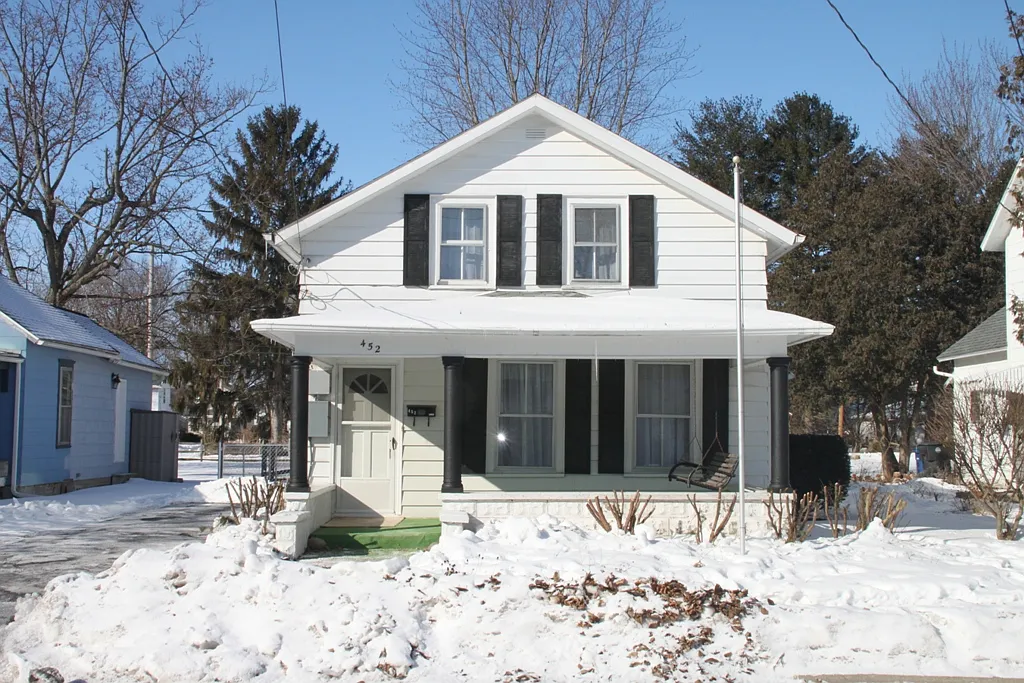 452 S Grove St photo 1