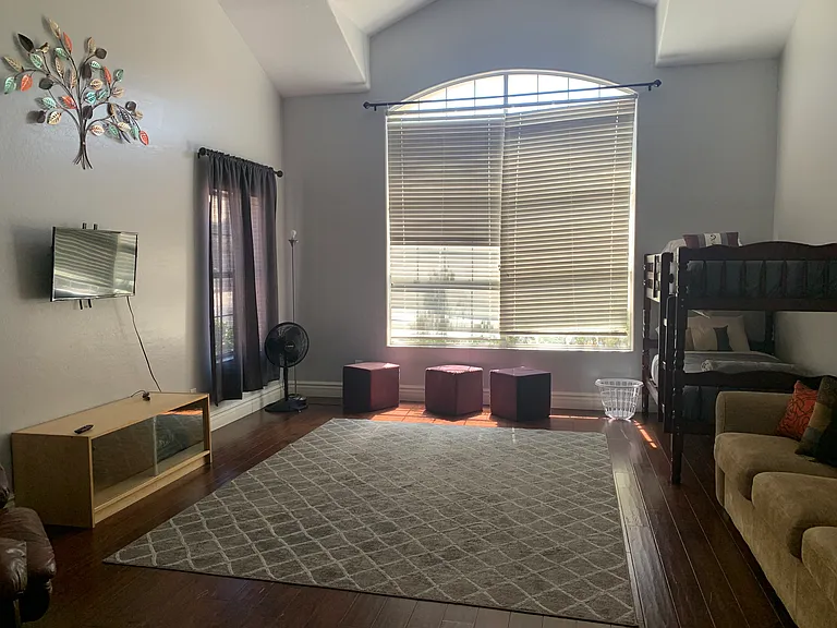 548 W Mendoza Ave — Photo 4