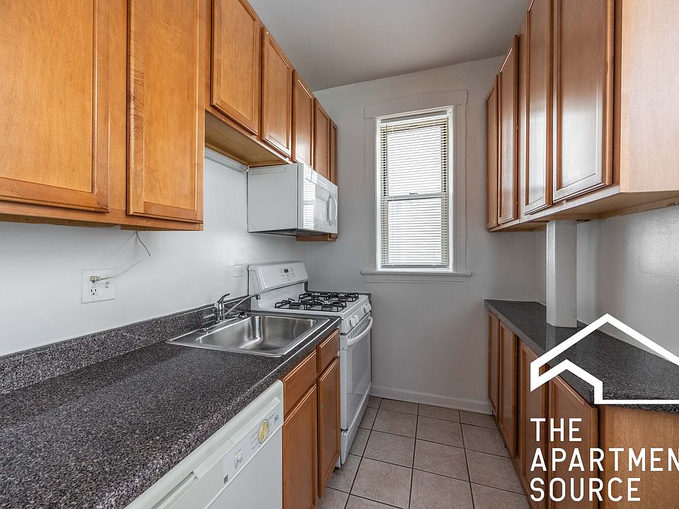 1st image of 7507 N Greenview Ave #1