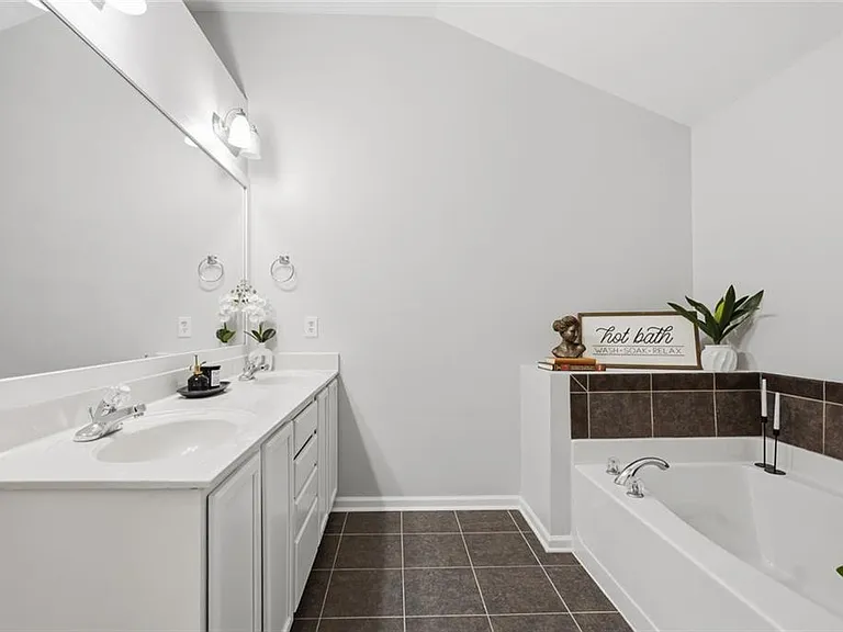 2148 Splitrail Trl NE — Photo 41