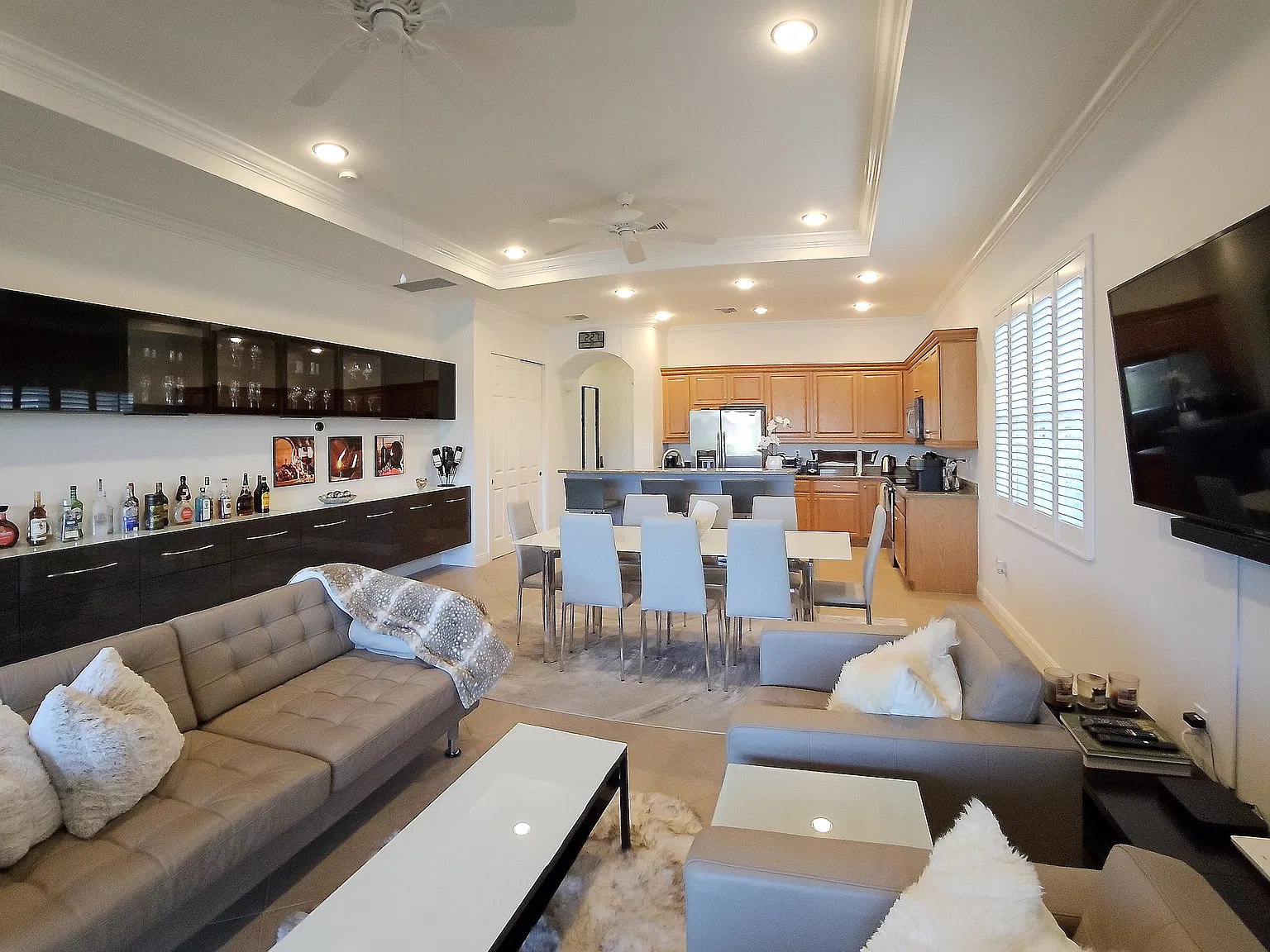 3 bed, 1827 sqft, $3,600 — Photo 2