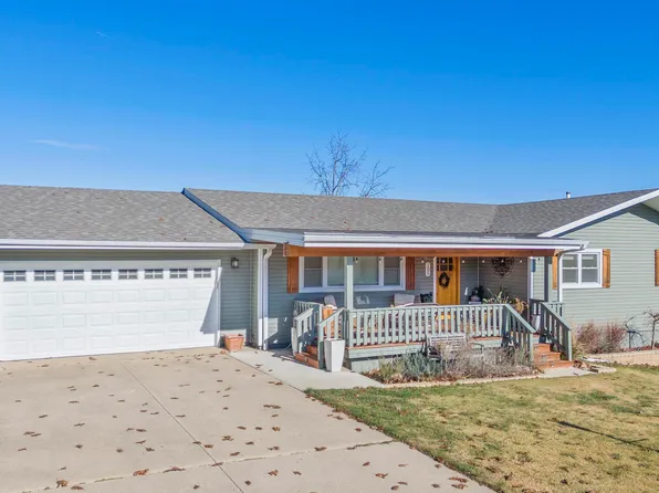 105 Oak Ln, Henry, IL 61537