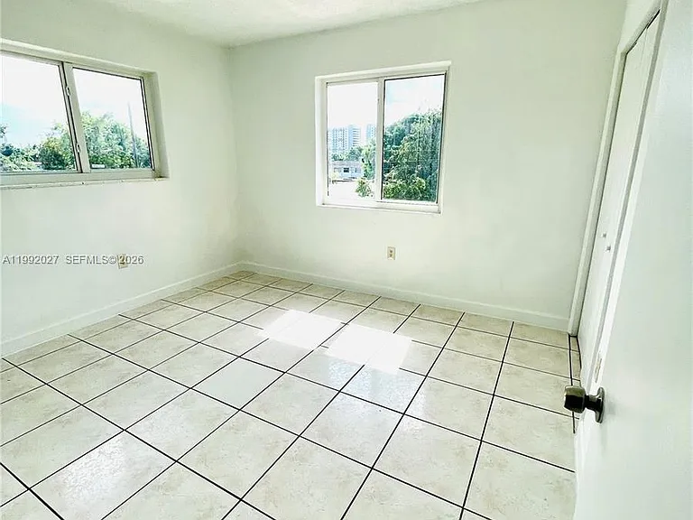 2121 SW 4th St — Photo 8