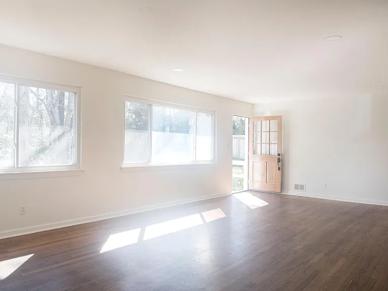 3952 Overheights Dr — Photo 2