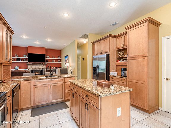 4th image of 5085 Winchester Dr