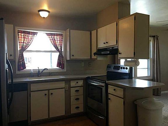 3rd image of 422 Alderson Ave