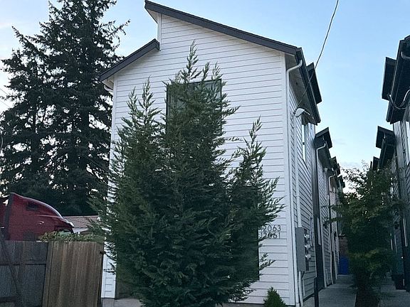 2nd image of 12063 SE Oak St