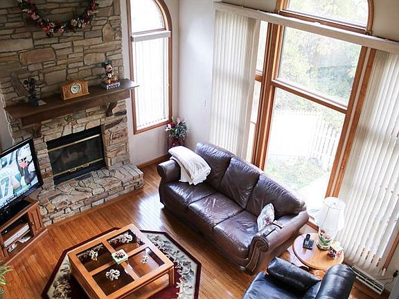 3rd image of 521 Kingfred Dr