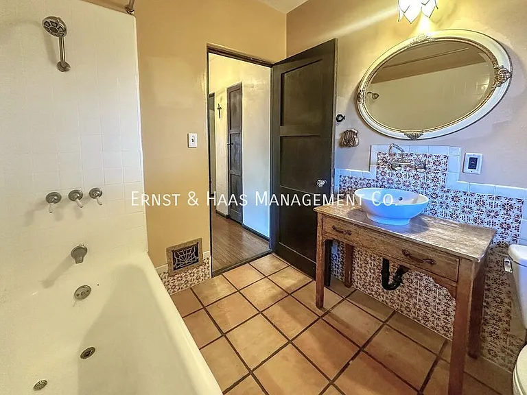 601 Termino Ave — Photo 11