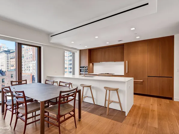 200 East 21st Street image 9 of 48