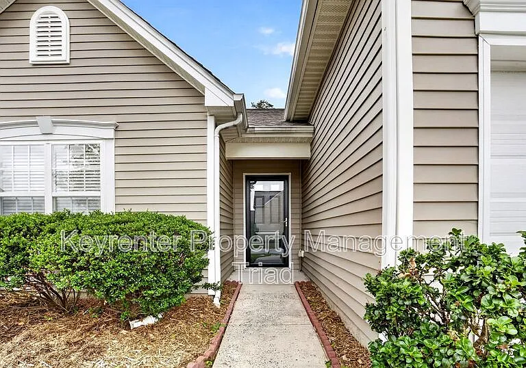 1153 Hawick Dr — Photo 16