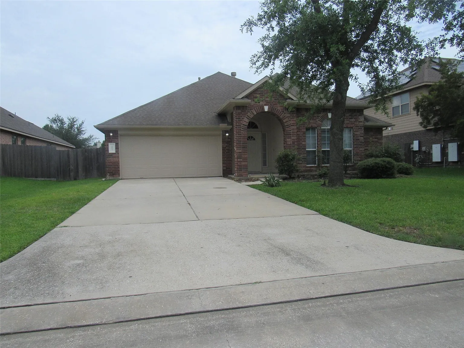 4 bed, 2.0 bath, 2367 sqft, $2,250 — Photo 1