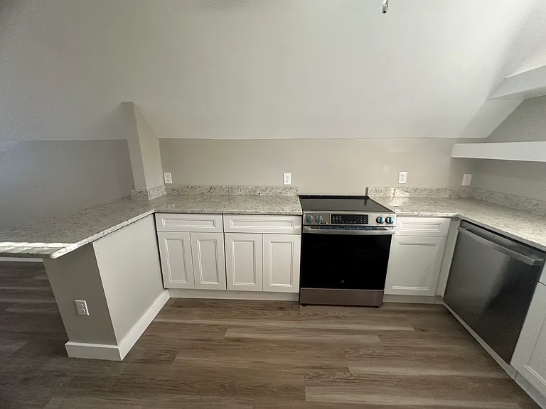 17 Central St #6 — Photo 8