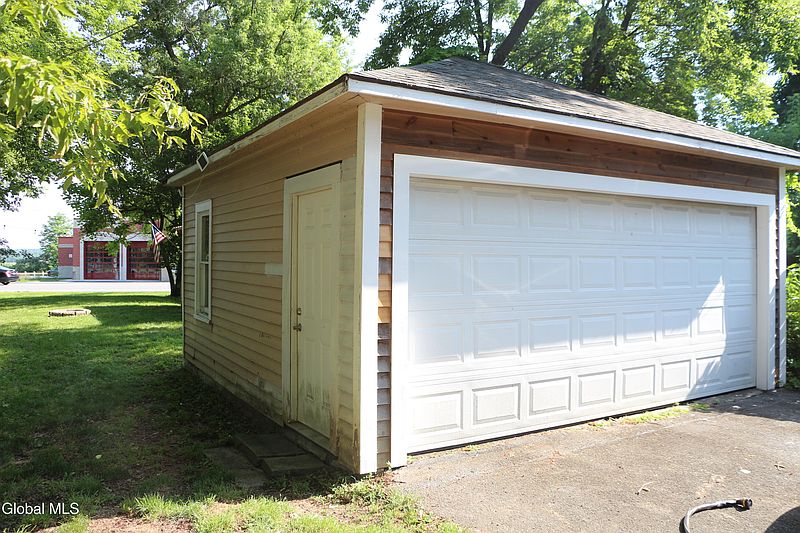 2nd image of 11 Halfmoon Drive