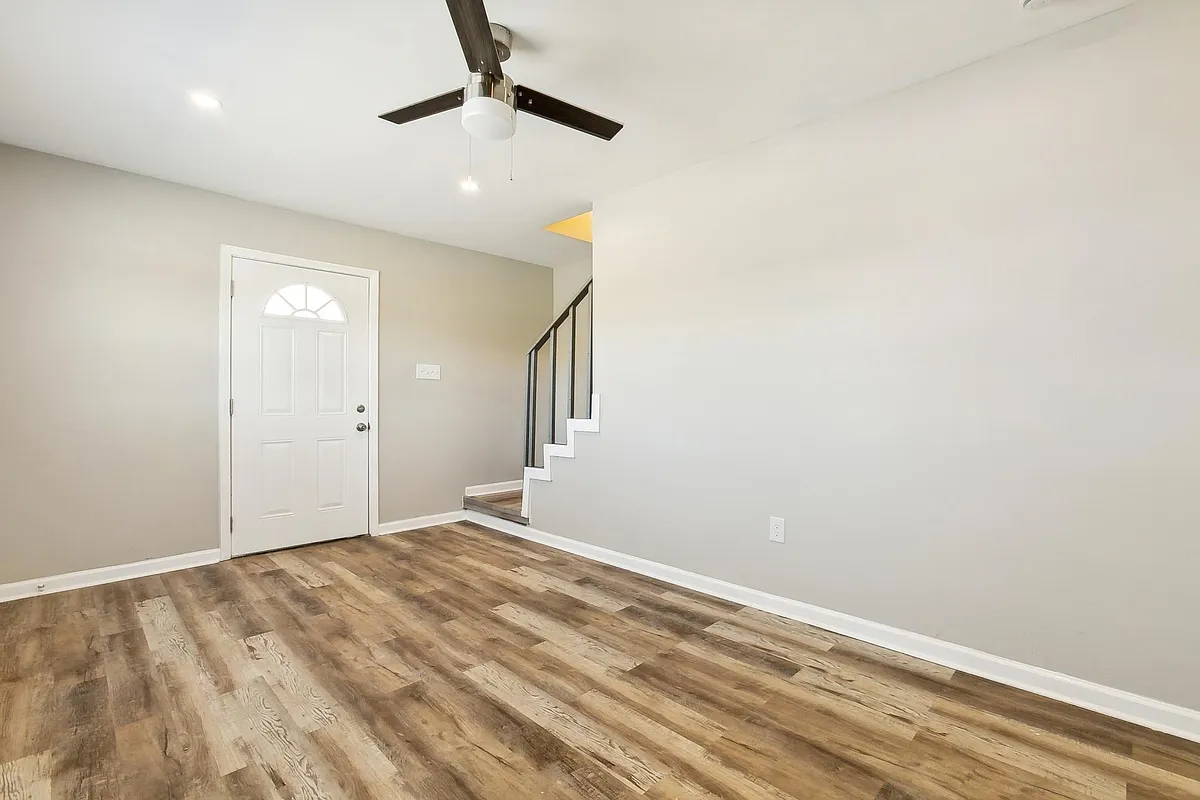 Building Photo - 1124 Tallow Tree Ln #18