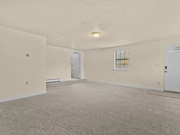 333 Groveland St APT 3, Abington, MA 02351