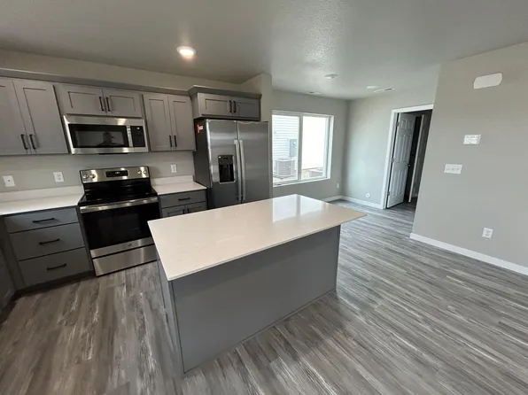 3828 Scorpio Dr SE, Mandan, ND 58554