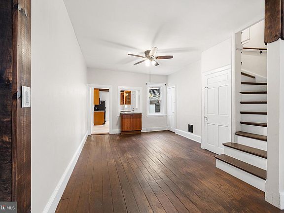 4th image of 429 W George St