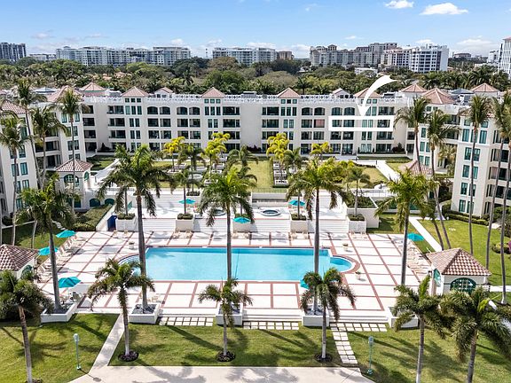 2nd image of 100 SE 5th Avenue #415