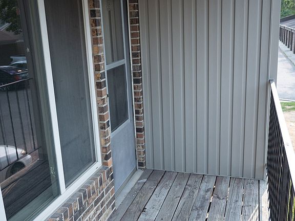 5th image of 1624 E Gateway Cir S #103
