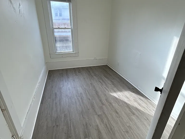 1080 Wilson Ave #1082-1/2 — Photo 6