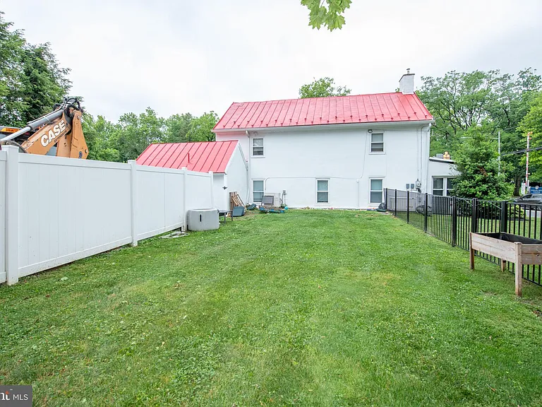 225 Old Soldiers Rd #B — Photo 35