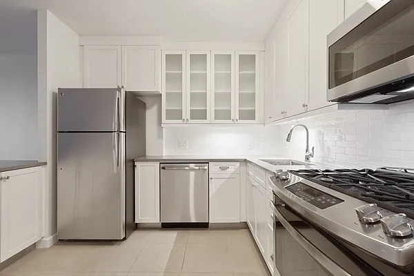 Rented by Greystar | media 2