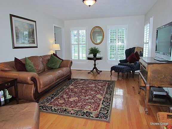 5th image of 151 Wellington Ln