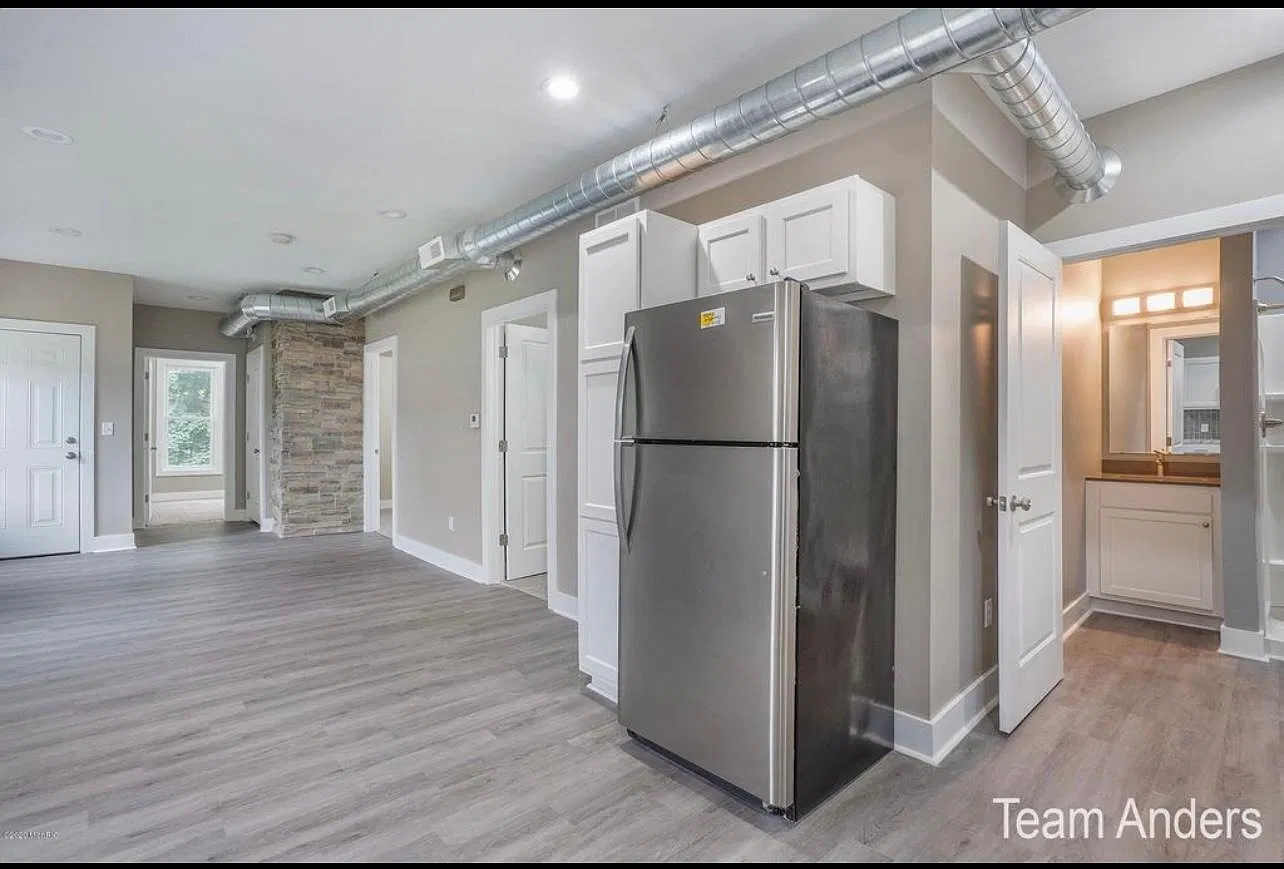 3 bed, 900 sqft, $1,750 — Photo 4