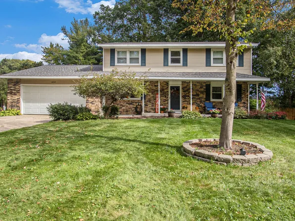 16242 Suffolk Dr, Spring Lake, MI 49456